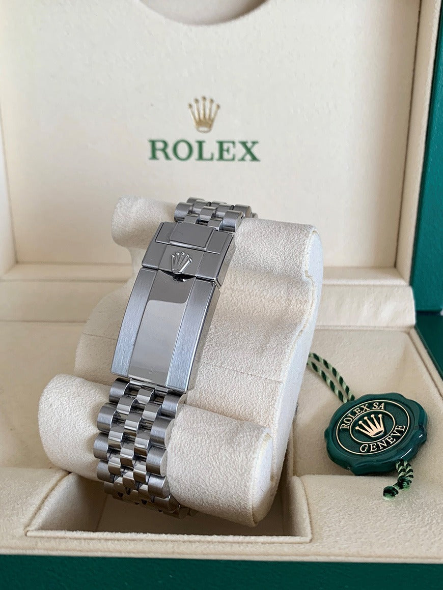 Rolex GMT-Master II "Pepsi" – 40mm Jubilee Bracelet | Red & Blue Cerachrom Bezel